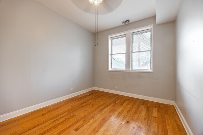 Building Photo - 2124 N Milwaukee Ave