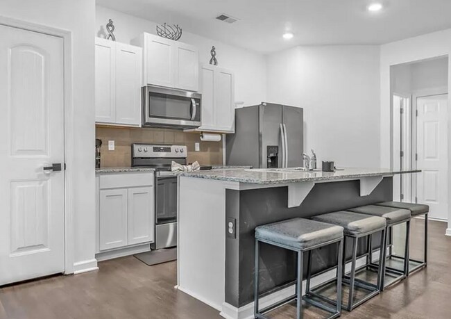Building Photo - 5668 Union Pointe Dr