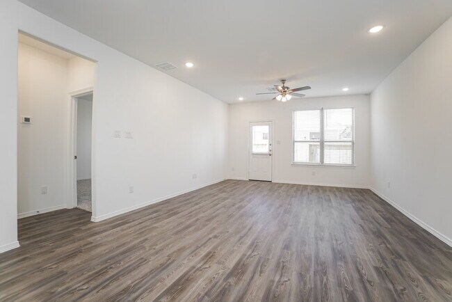 Building Photo - 16731 Rover Ln