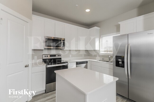 Foto del edificio - 340 Niki Dr