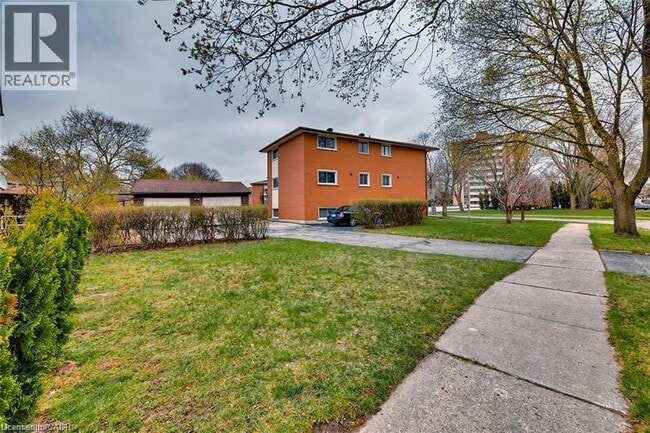Building Photo - 92 Confederation Dr