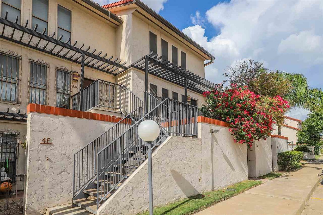 Foto principal - 101 W Del Mar Blvd