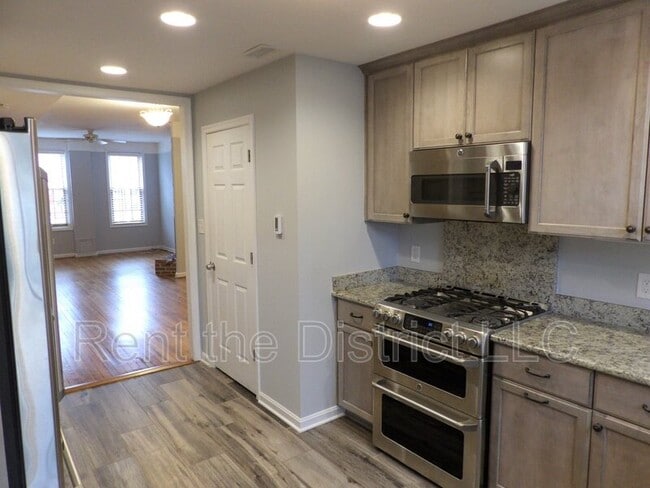 Building Photo - 231 14th St NE