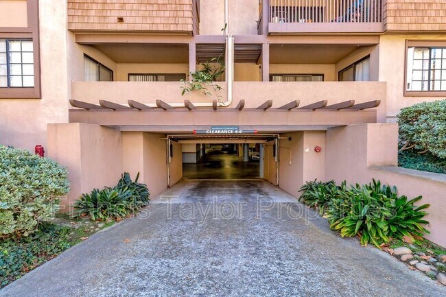 Foto del edificio - 8840 Villa La Jolla Dr