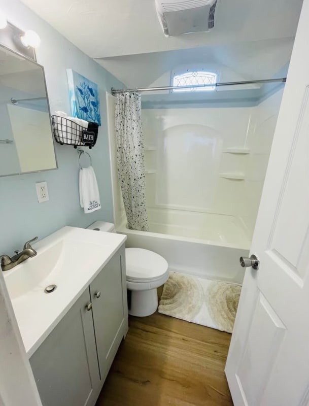 Building Photo - 1011 E Chester St