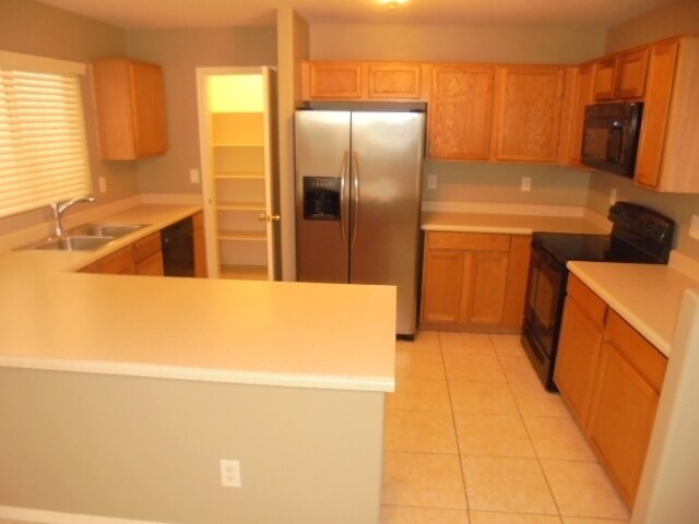 Building Photo - 12538 W Santa Fe Ln