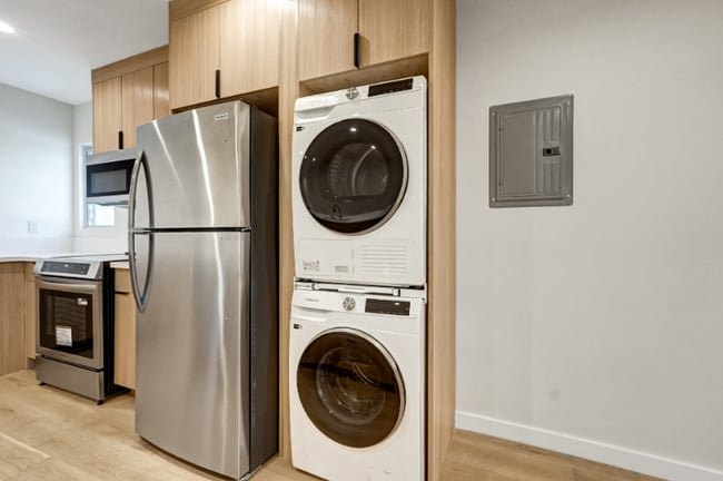 Building Photo - 2525 Beverley Ave