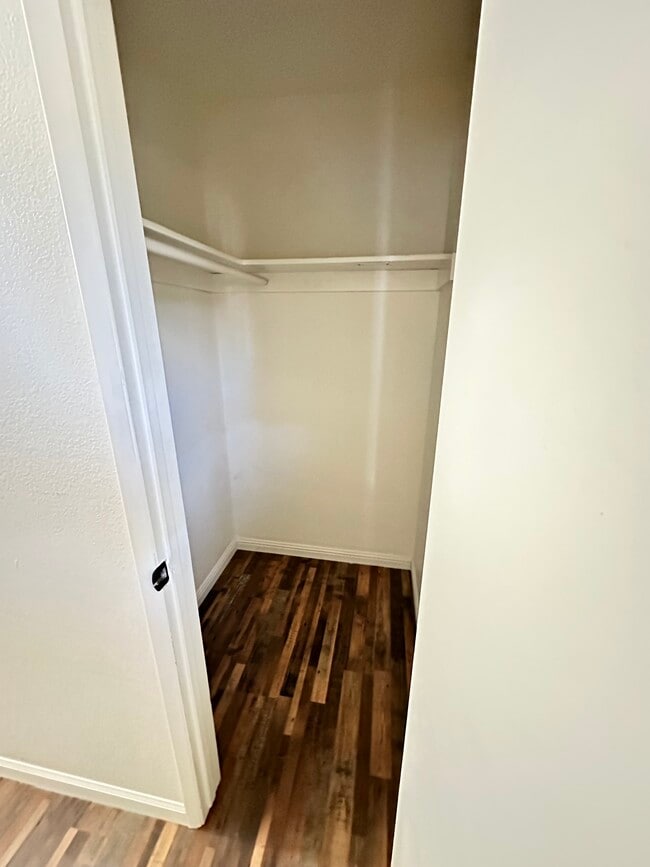 Building Photo - 142 Cole Ave