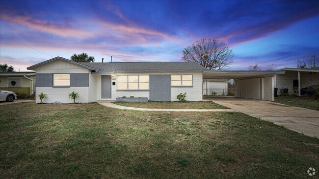 Building Photo - 4800 Key Largo Dr W