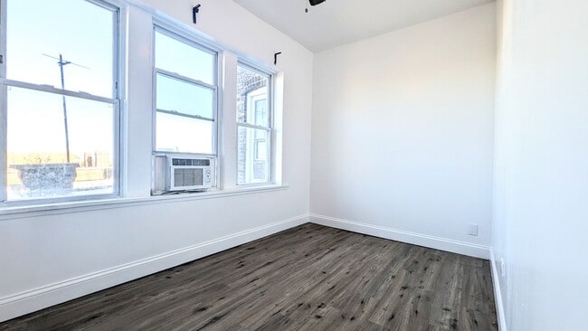 Building Photo - 3948 W Congress Pkwy