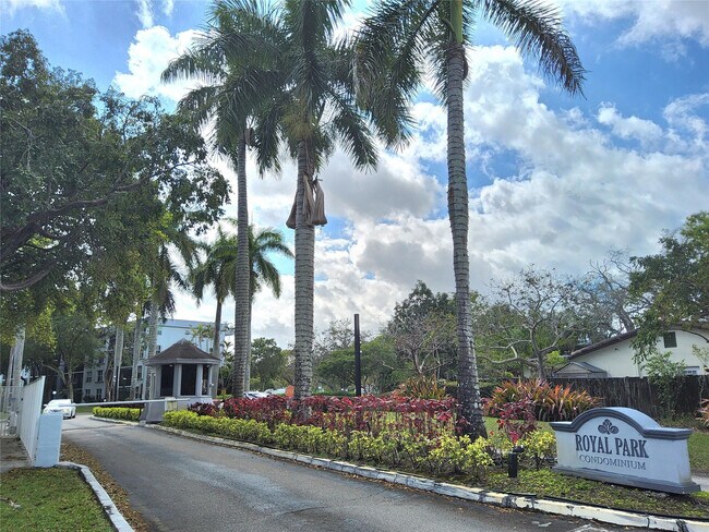 Foto del edificio - 112 Royal Pk Dr