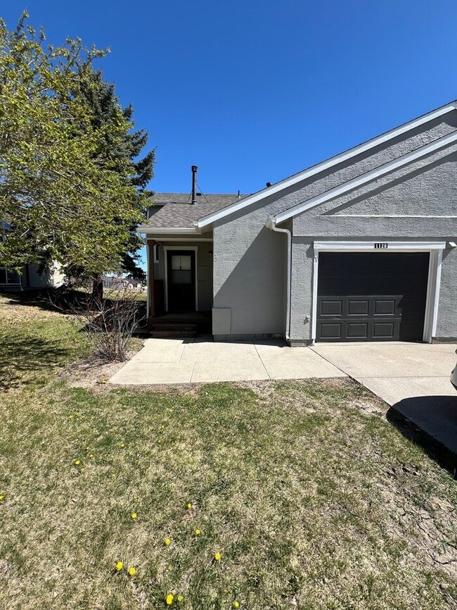 Building Photo - 1128 Dakota Dr