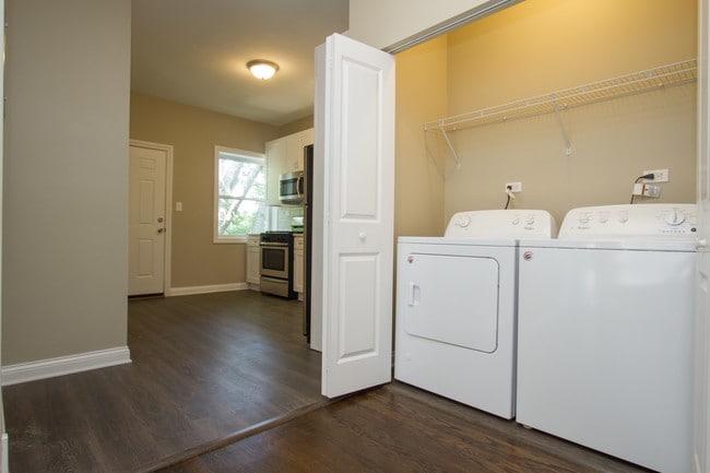 Building Photo - 6118 S Eberhart Ave