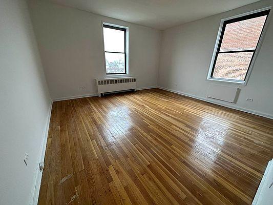 Foto del edificio - 3 bedroom in BRONX NY 10455