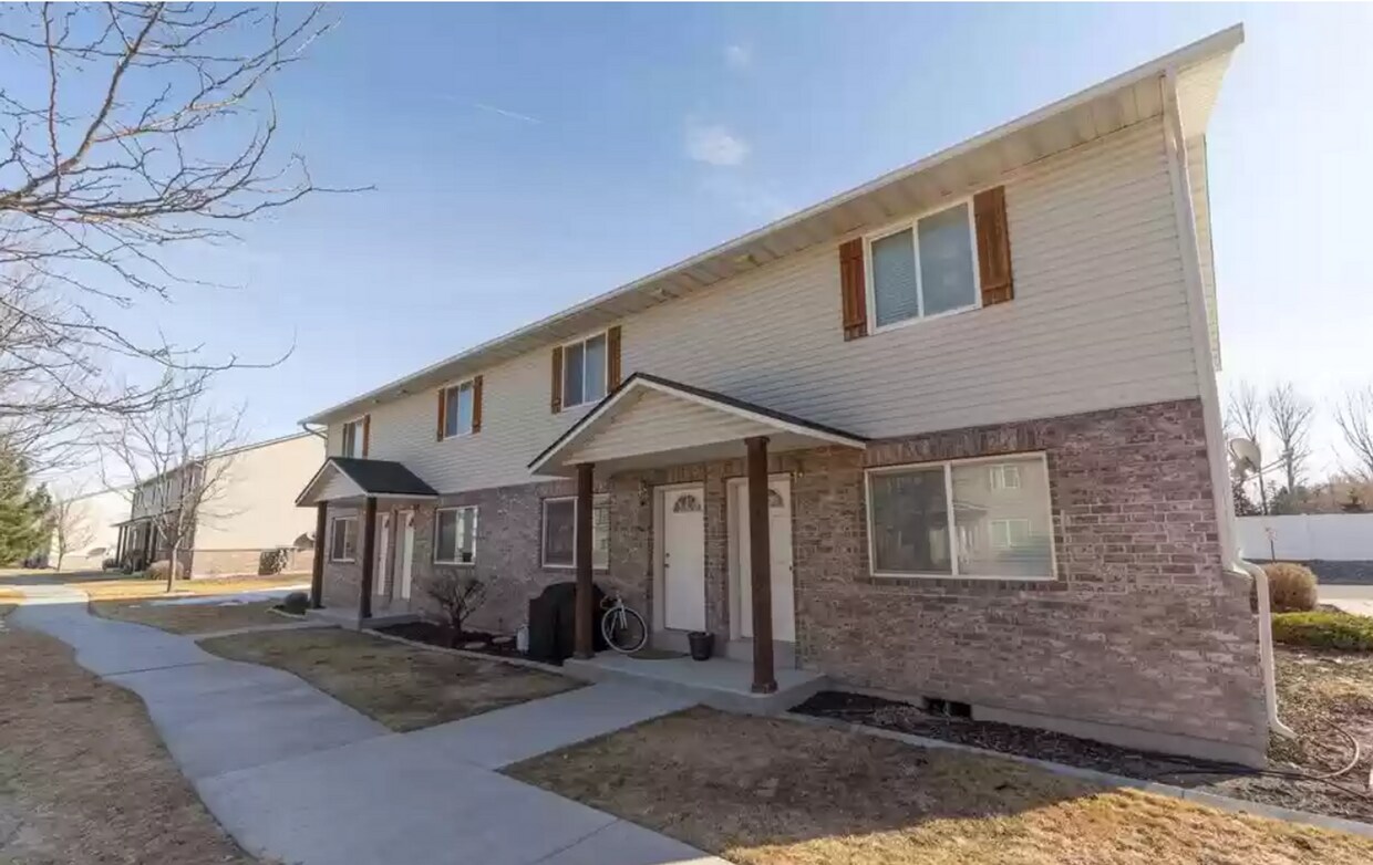 Foto principal - 2 bed 1.5 bath unit in the Meadows-$100 of...