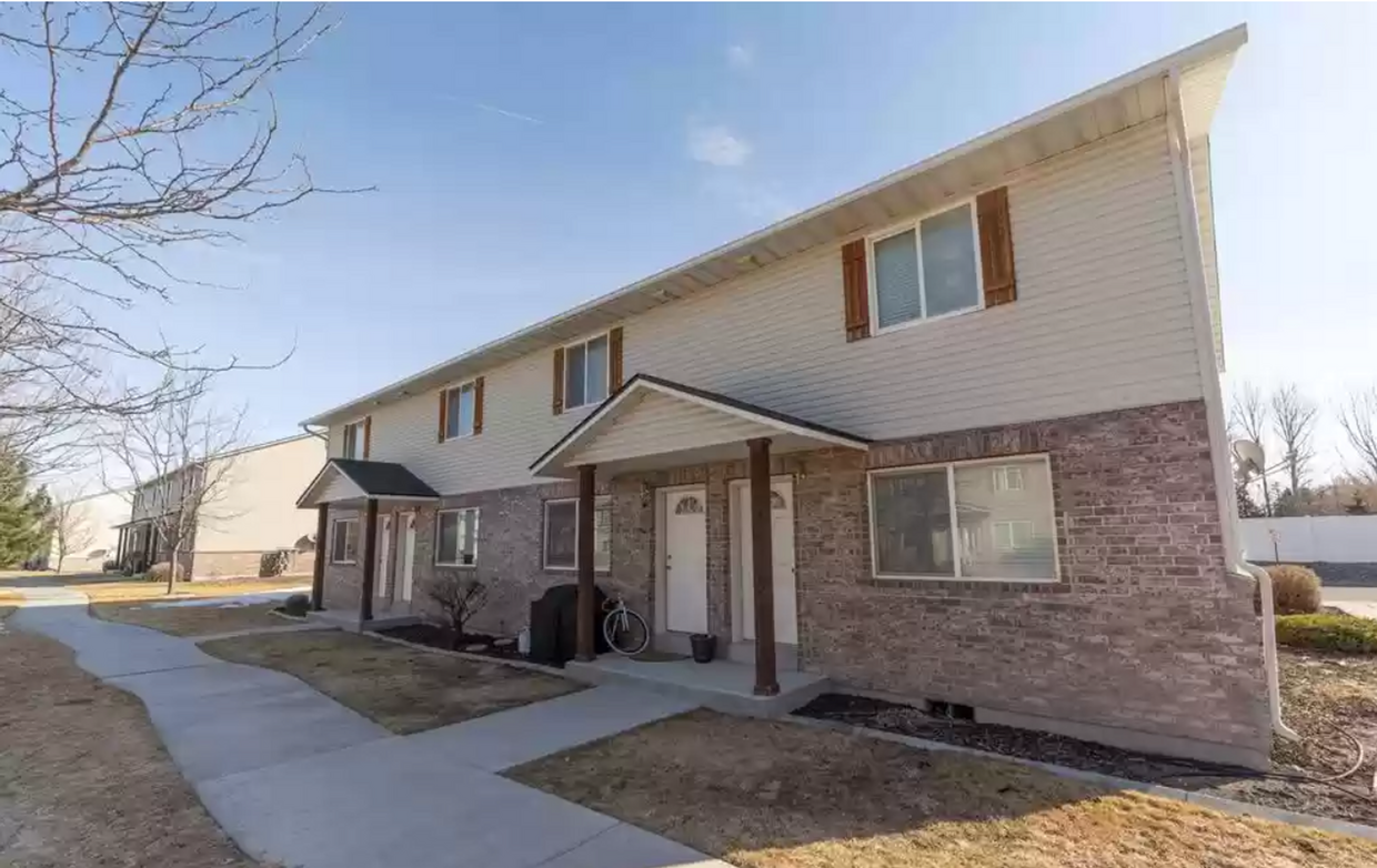 Foto principal - 2 bed 1.5 bath unit in the Meadows