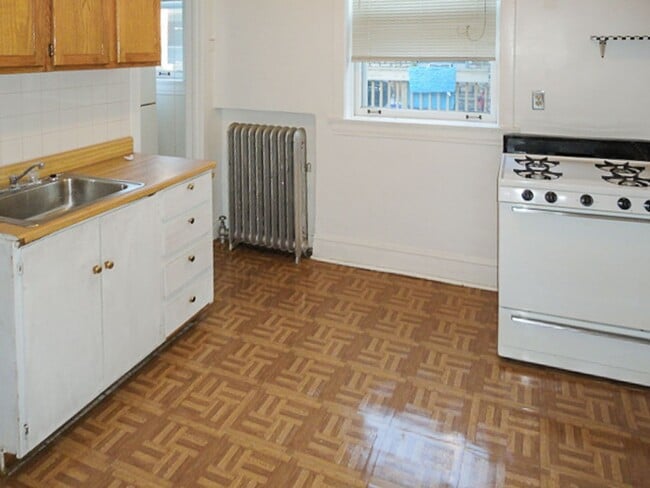 Building Photo - 5043 N Damen Ave