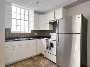 Building Photo - 72 Kneeland St