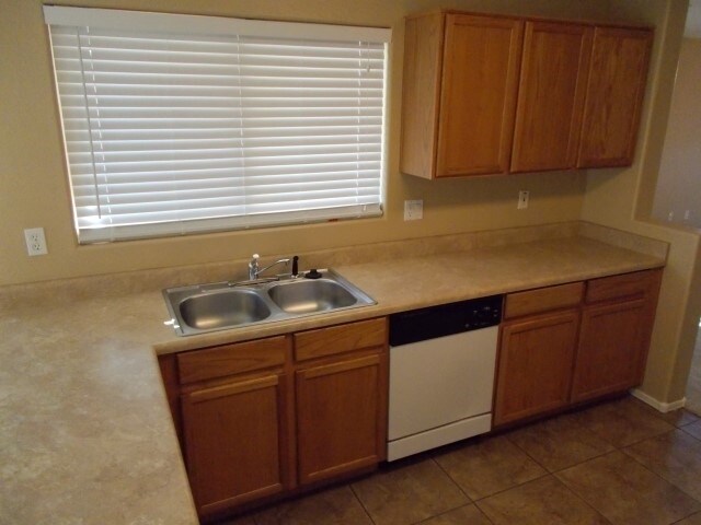 Building Photo - 7024 W Rose Ln