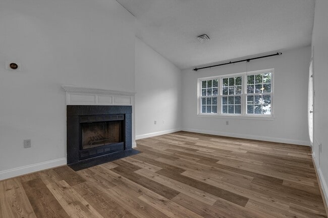 Building Photo - 300 Brookside Dr