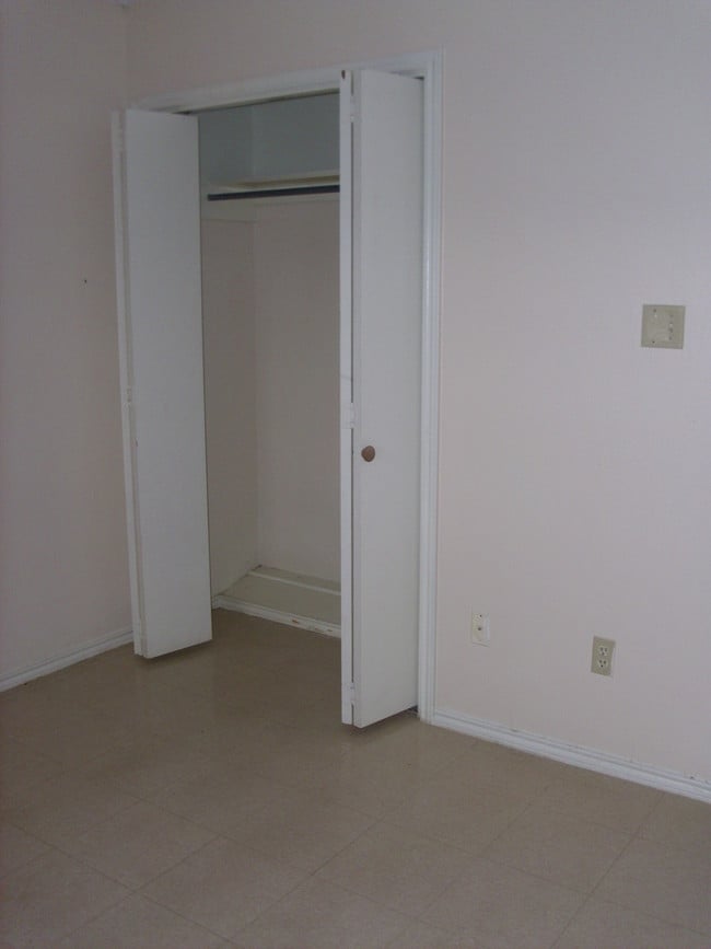 Building Photo - 315 E Taylor St