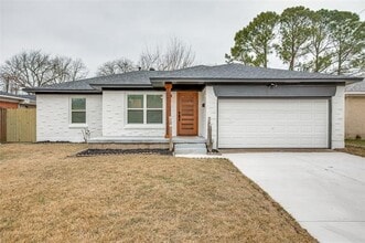 Building Photo - 1815 Yucca Dr