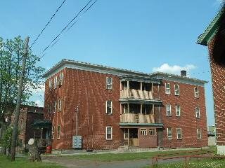 Building Photo - 305 Bacon St