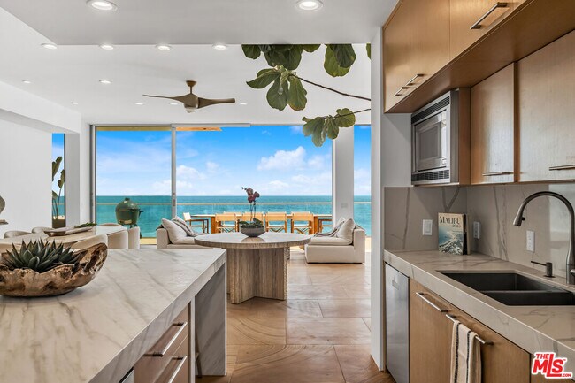 Foto del edificio - 25102 Malibu Rd