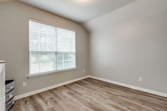 Building Photo - 612 Excalibur Dr