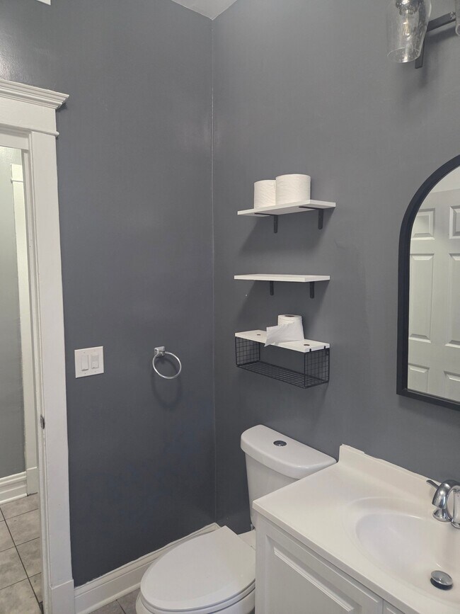 Foto del edificio - 2453 E 73rd St