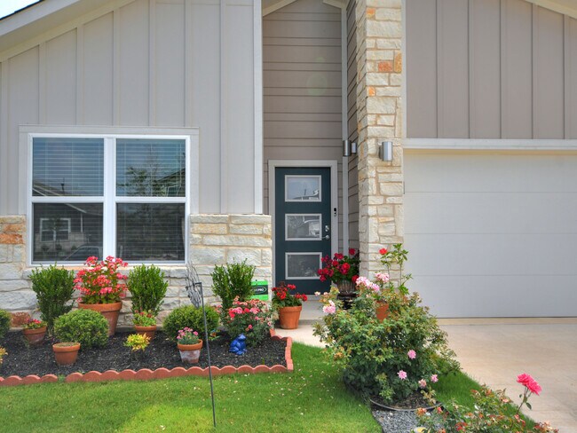 Building Photo - 116 Deserti Rd