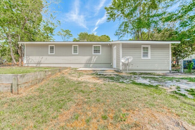 Foto del edificio - 1717 Daytona Dr