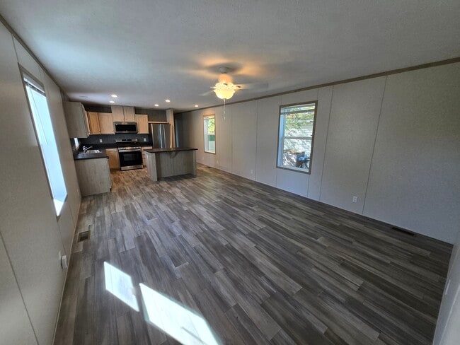 Building Photo - 28517 S Maple