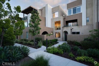 Building Photo - 122 Cadence