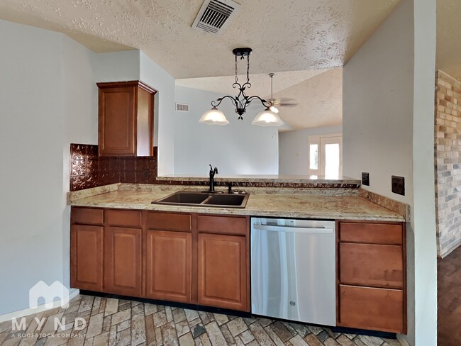 Building Photo - 414 Enfield Dr