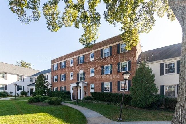 Foto del edificio - 1303 S Walter Reed Dr