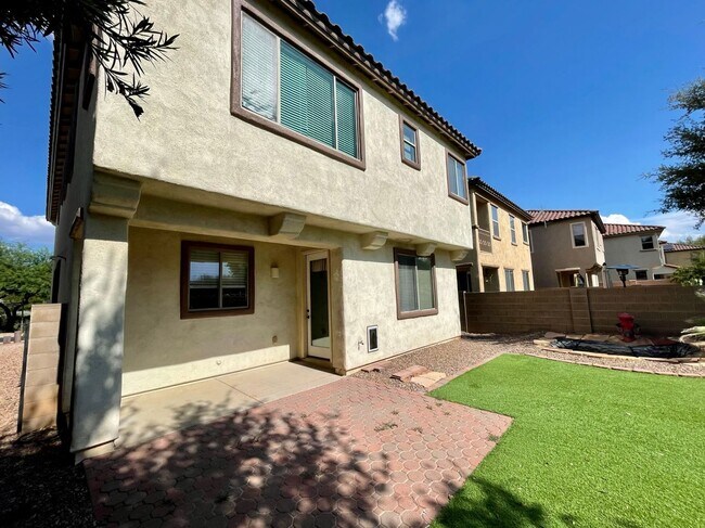 Building Photo - 5 Bedroom Home on the Lake in Rancho Sahua...