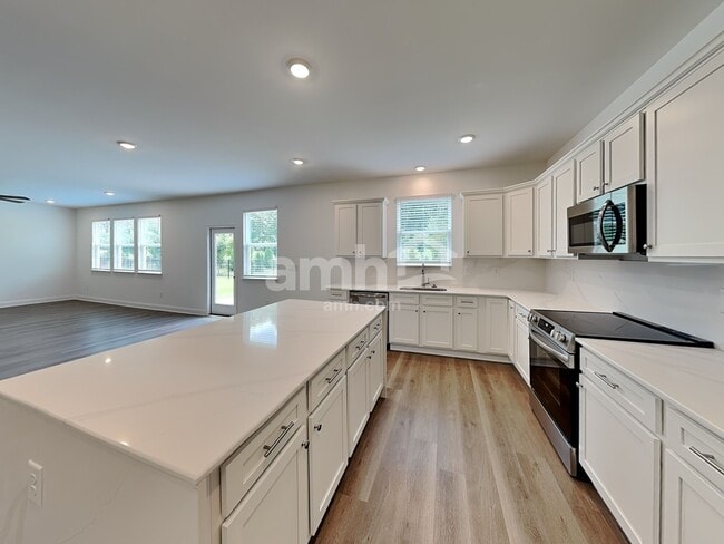 Building Photo - 100 Punderson Dr