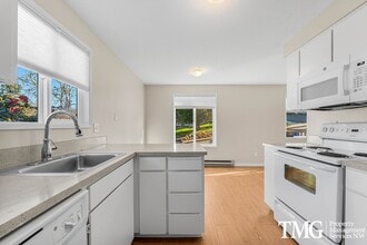 Building Photo - 5121 SW 62nd Ave