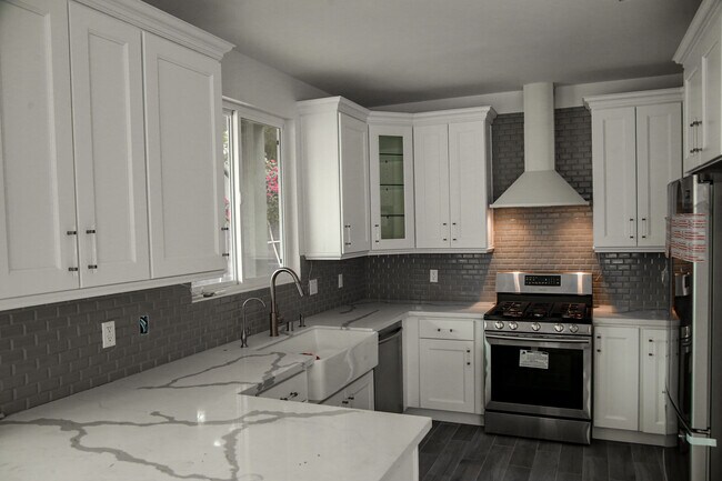Building Photo - 11075 Emelita St