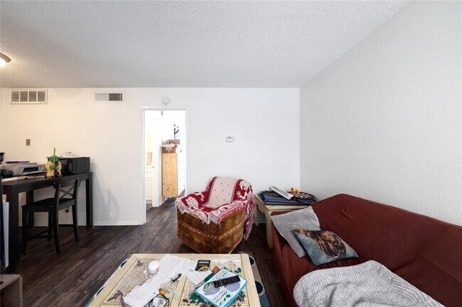 Building Photo - 2803 Hemphill Park