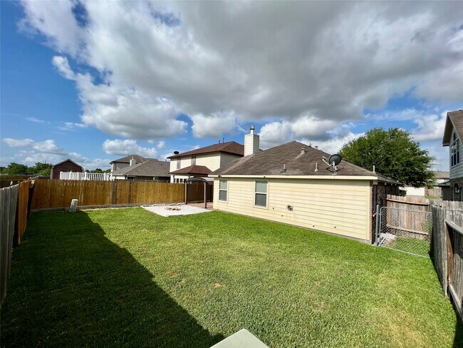 Building Photo - 3210 Blue Bonnet Dr