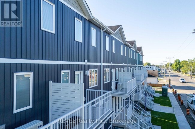 Building Photo - 35 Southworth St N