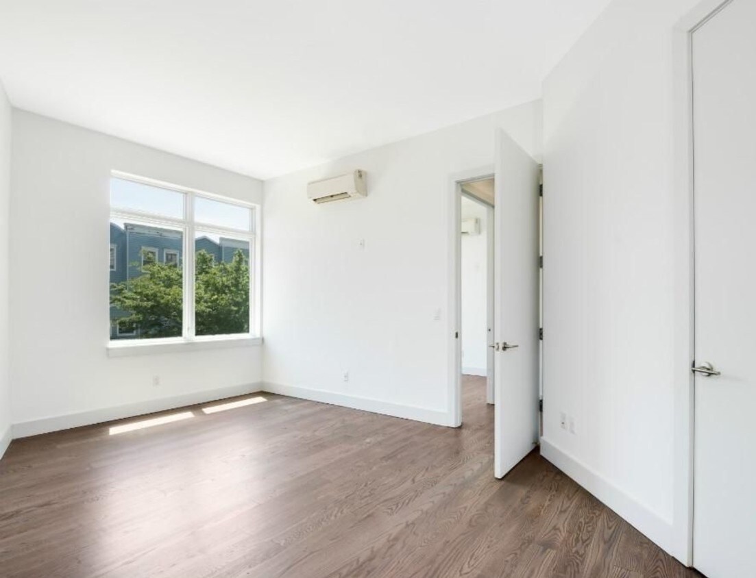 Foto principal - 997  Jefferson Ave
