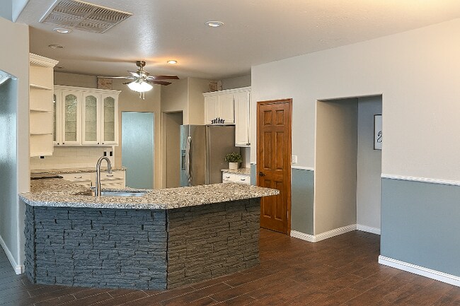 Building Photo - 2061 Rim Rd