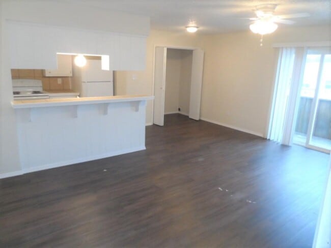 Foto del edificio - 1331 Glen Oaks Ct