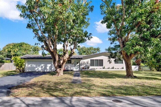 Building Photo - 8265 SW 149th Dr