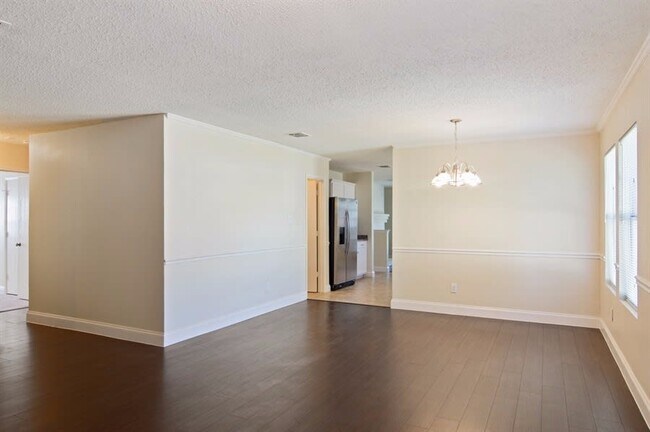 Building Photo - 3300 Westview Dr