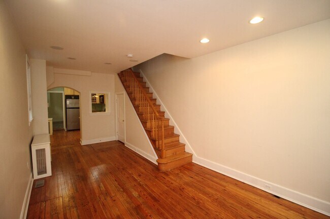 Foto del edificio - Exceptional Upper Fells 2bd/2ba End Rowhome w/ CAC & Rooftop Deck!--Available 7/15