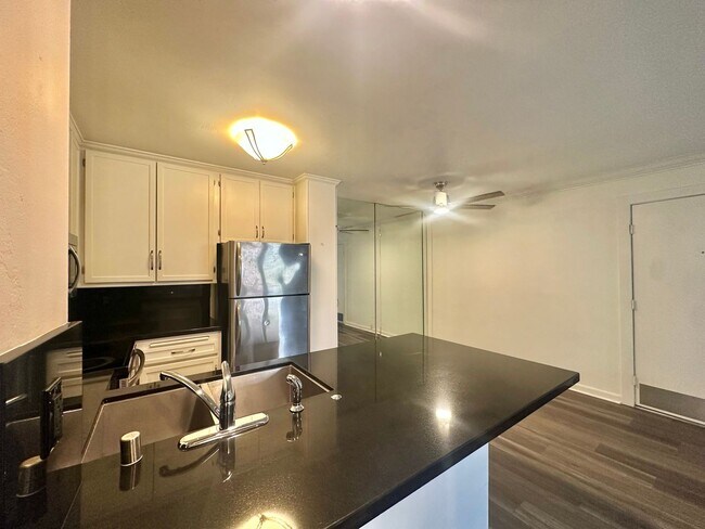 Foto del edificio - Newly Renovated Pacific Beach Condo Pool S...